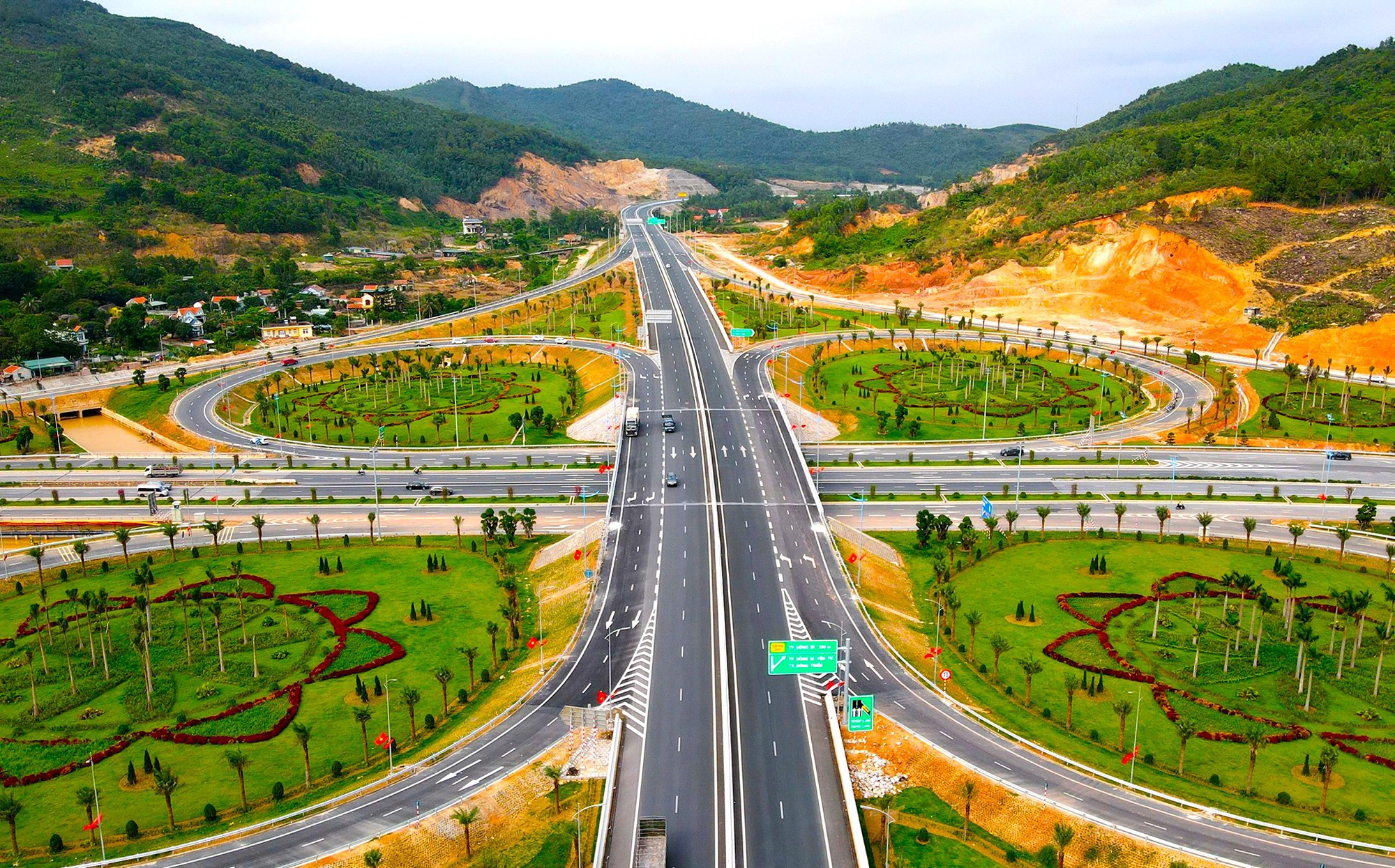 Báo cáo Chính phủ đầu tư 3 nhóm công trình kết nối với cao tốc- Ảnh 1. Báo cáo Chính phủ đầu tư 3 nhóm công trình kết nối với cao tốc- Ảnh 1.