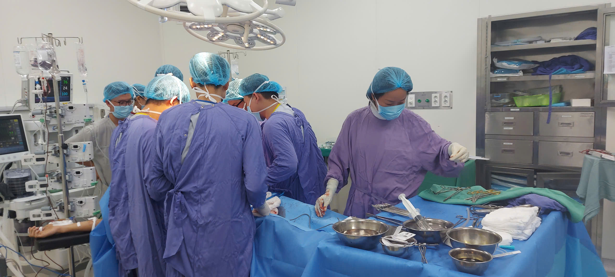 Báo động đỏ cứu sống nam thanh niên bị đâm thấu tim- Ảnh 1. Báo động đỏ cứu sống nam thanh niên bị đâm thấu tim- Ảnh 1.