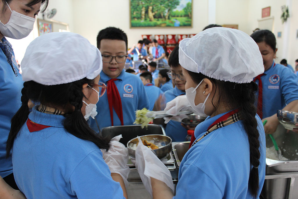 Bếp ăn trường học phải là 'giảng đường thứ 2'- Ảnh 1. Bếp ăn trường học phải là 'giảng đường thứ 2'- Ảnh 1.