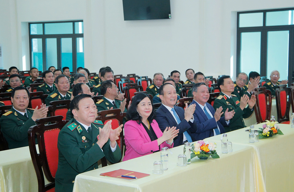 Bí thư Thành ủy Bùi Thị Minh Hoài cùng các đồng chí lãnh đạo TP Hà Nội tại buổi đến thăm, chúc mừng Hội Cựu chiến binh TP.