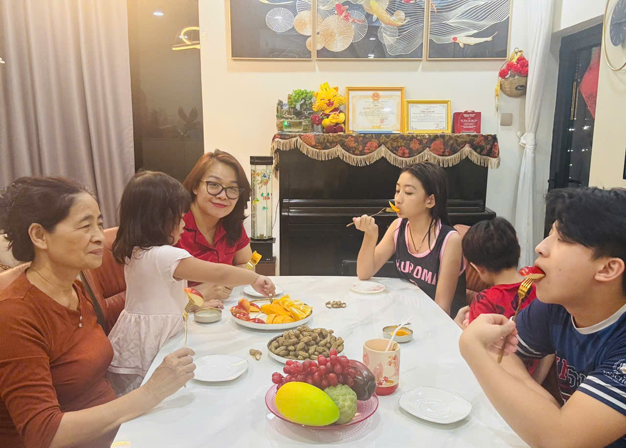 Bữa cơm gia đình, bài học ở đó, sao phải chạy đôn đáo kiếm tìm?- Ảnh 1. Bữa cơm gia đình, bài học ở đó, sao phải chạy đôn đáo kiếm tìm?- Ảnh 1.