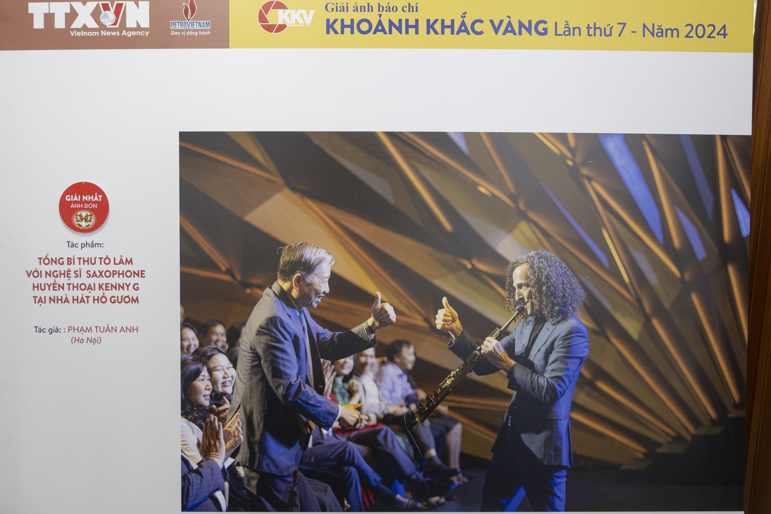 Bức ảnh Tổng Bí thư giao lưu với nghệ sĩ saxophone huyền thoại đoạt giải 'Khoảnh khắc vàng' - Ảnh 2. Bức ảnh Tổng Bí thư giao lưu với nghệ sĩ saxophone huyền thoại đoạt giải 'Khoảnh khắc vàng' - Ảnh 2.