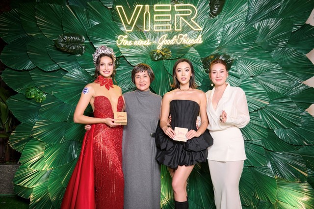 CEO Nie Phạm tỏa sáng rạng rỡ bên dàn mỹ nhân Miss Charm - Ảnh 1. CEO Nie Phạm tỏa sáng rạng rỡ bên dàn mỹ nhân Miss Charm - Ảnh 1.