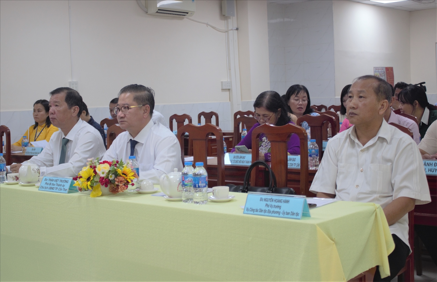 Các đại biểu tham dự hội nghị Các đại biểu tham dự hội nghị