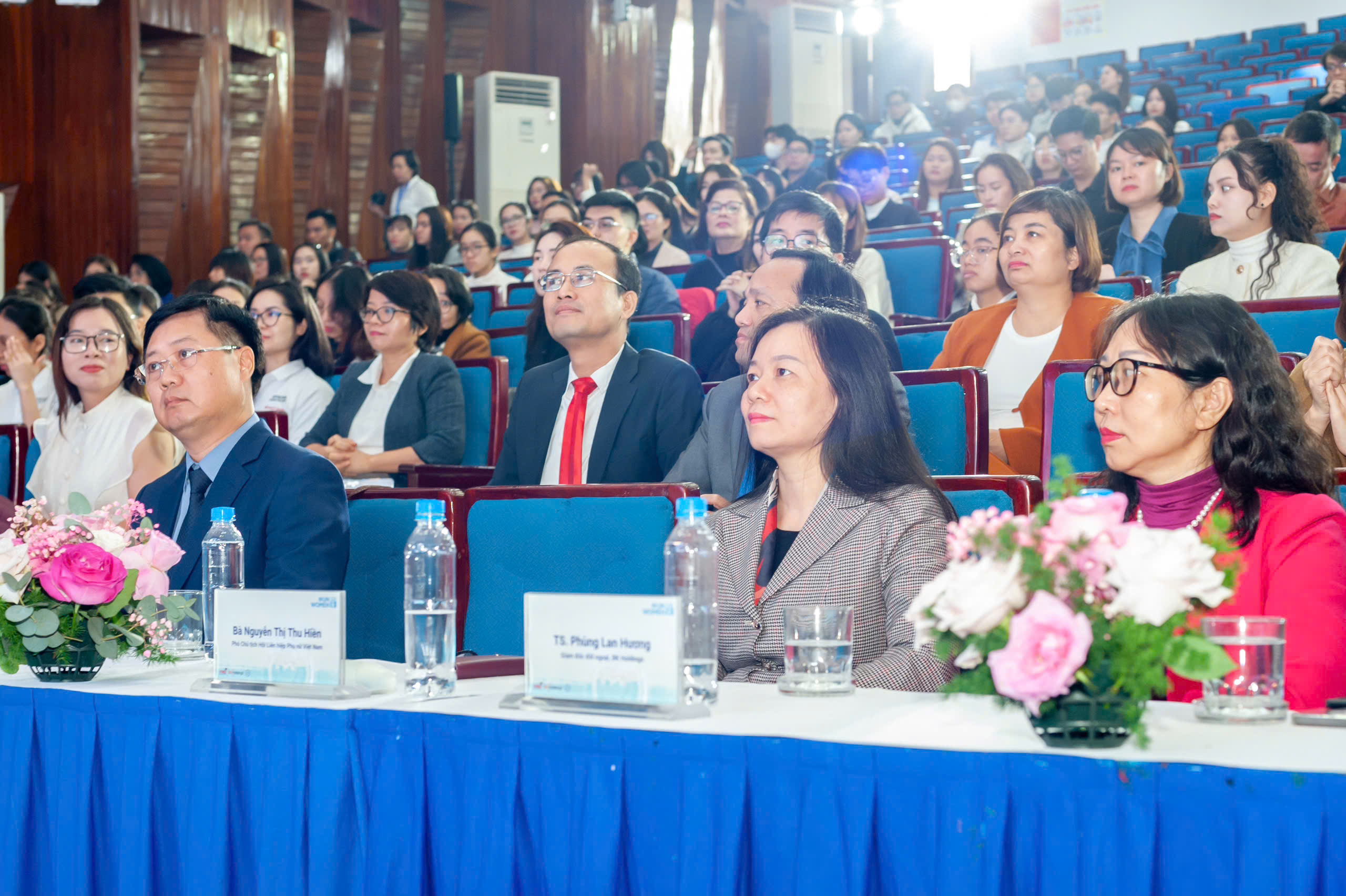 Càng lên cao, tỷ lệ sinh viên nữ theo đuổi lĩnh vực STEM càng giảm mạnh- Ảnh 1. Càng lên cao, tỷ lệ sinh viên nữ theo đuổi lĩnh vực STEM càng giảm mạnh- Ảnh 1.