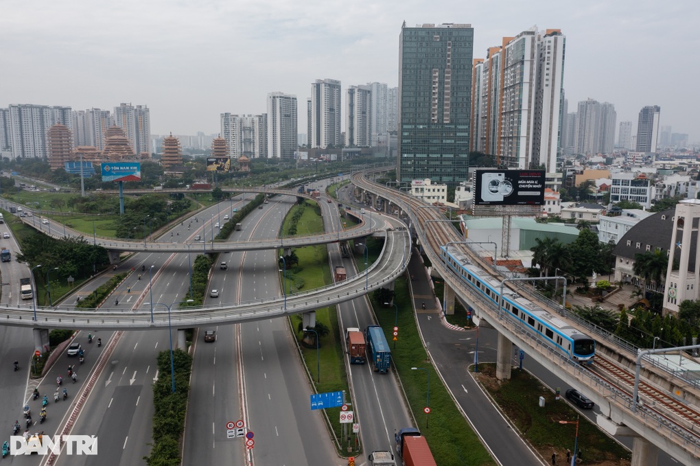Câu chuyện mới mở ra khi Metro số 1 TPHCM chính thức vận hành - 1 Câu chuyện mới mở ra khi Metro số 1 TPHCM chính thức vận hành - 1