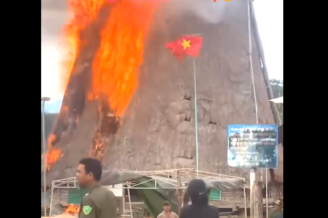 Cháy rụi nhà rông ở Kon Tum- Ảnh 1. Cháy rụi nhà rông ở Kon Tum- Ảnh 1.