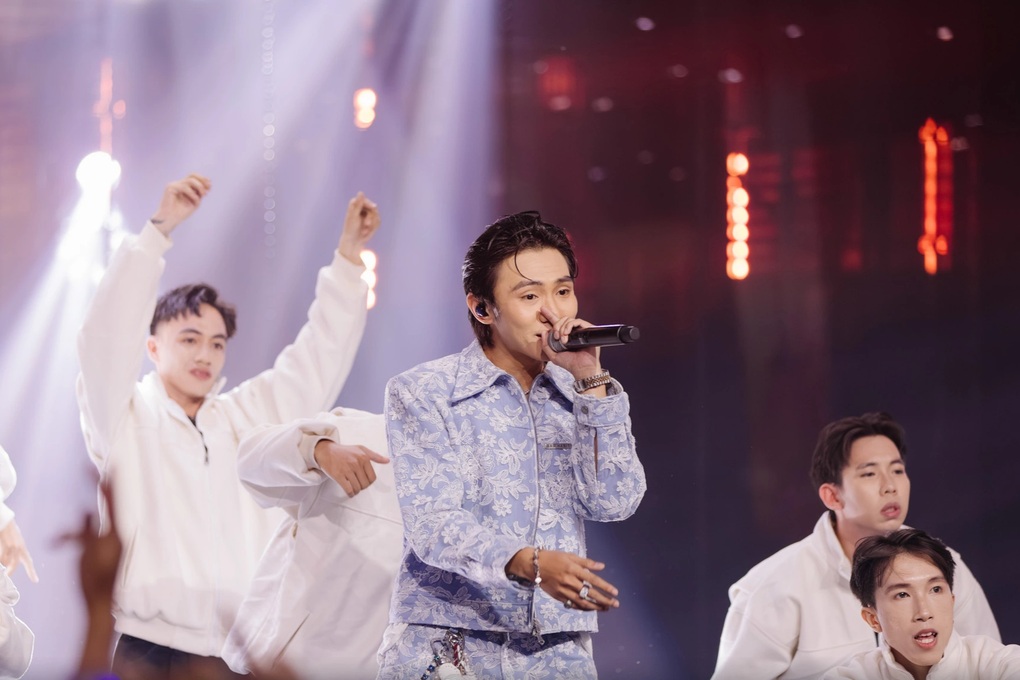 Chung kết Rap Việt: Karik rơi nước mắt, phản hồi khi bị chế giễu hay khóc - 1 Chung kết Rap Việt: Karik rơi nước mắt, phản hồi khi bị chế giễu hay khóc - 1