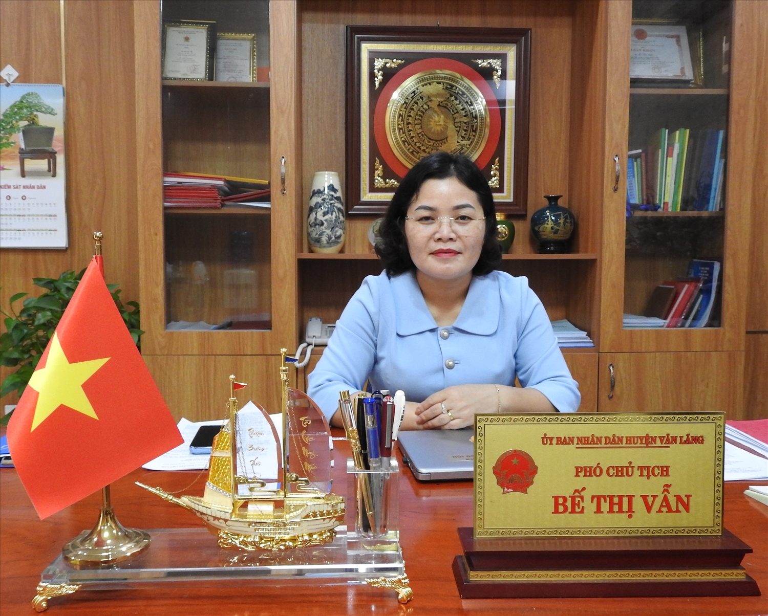 Bà Bế Thị Vẫn, Phó Chủ tịch UBND huyện Văn Lãng Bà Bế Thị Vẫn, Phó Chủ tịch UBND huyện Văn Lãng