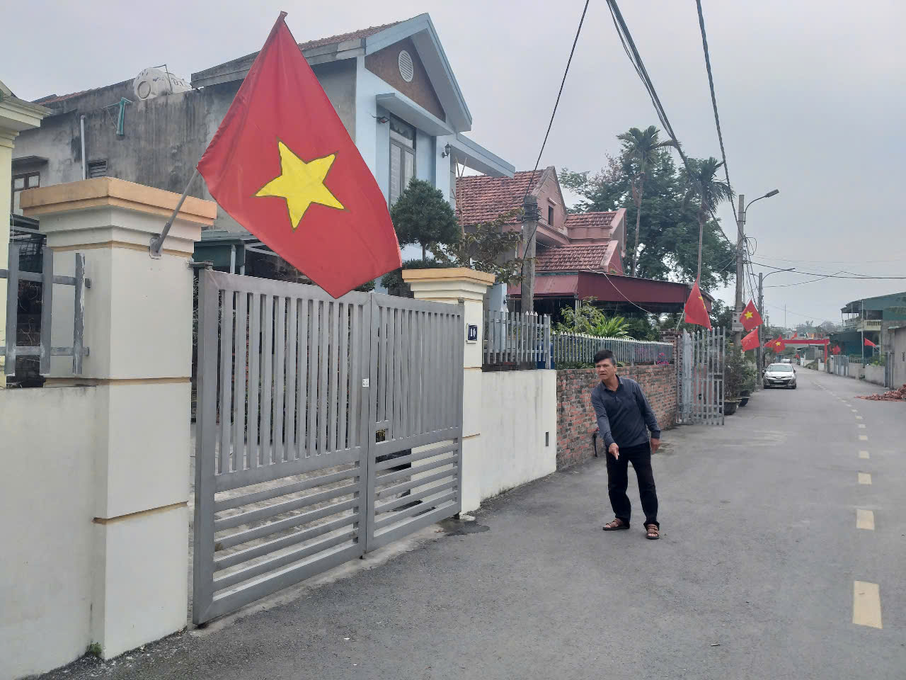 Chuyện dỡ tường, nhường đất tiền tỷ để mở rộng đường ở Hạ Long- Ảnh 2. Chuyện dỡ tường, nhường đất tiền tỷ để mở rộng đường ở Hạ Long- Ảnh 2.