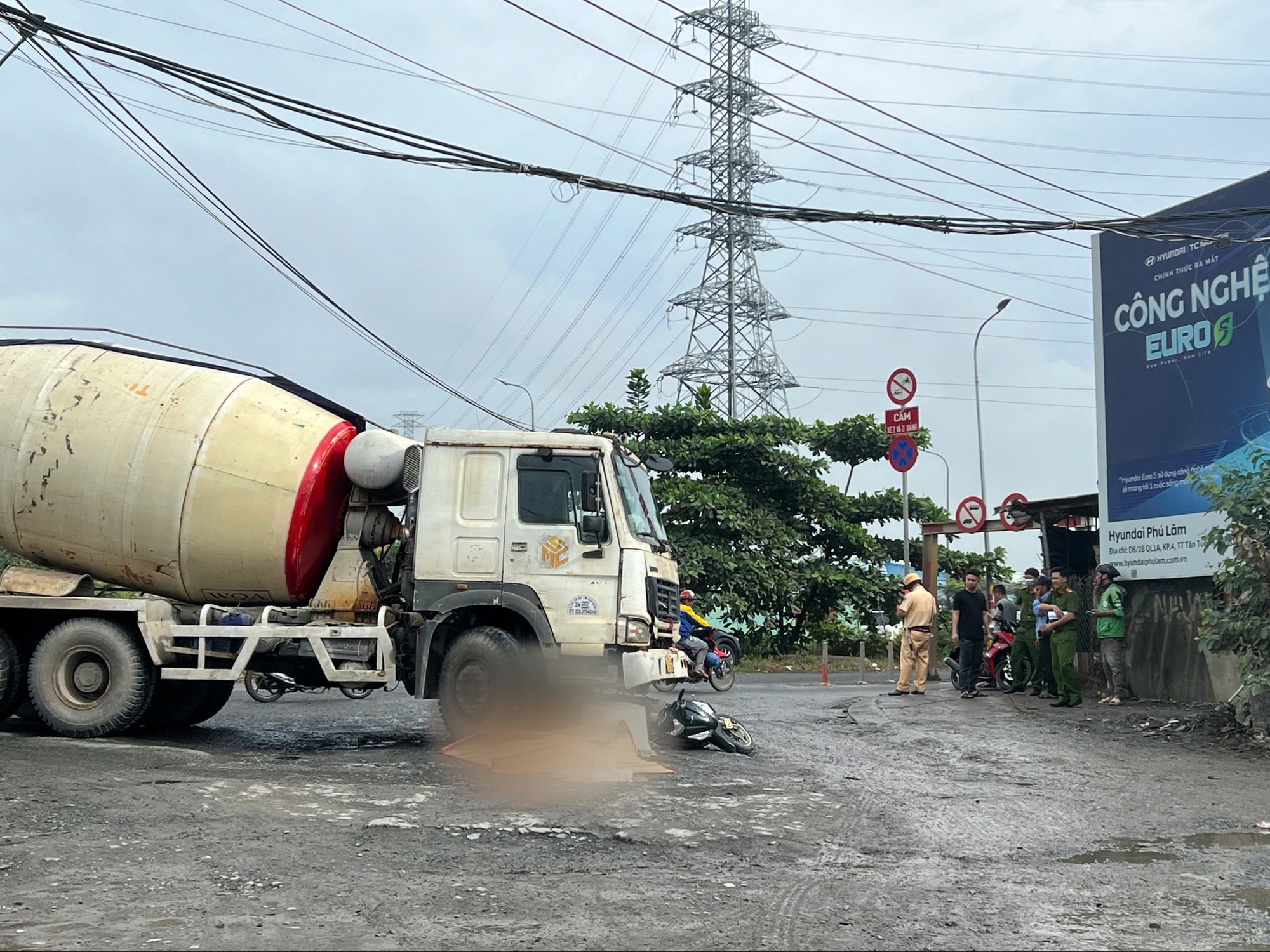 Cô gái đi chợ tử vong liên quan xe bồn ở Thủ Đức- Ảnh 1. Cô gái đi chợ tử vong liên quan xe bồn ở Thủ Đức- Ảnh 1.