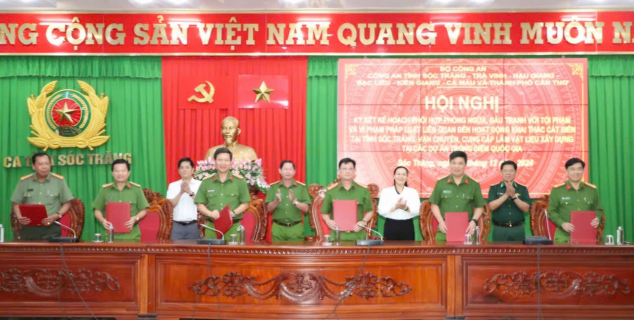 Công an 7 tỉnh, thành vùng ĐBSCL phối hợp chống khai thác cát biển trái phép- Ảnh 1. Công an 7 tỉnh, thành vùng ĐBSCL phối hợp chống khai thác cát biển trái phép- Ảnh 1.