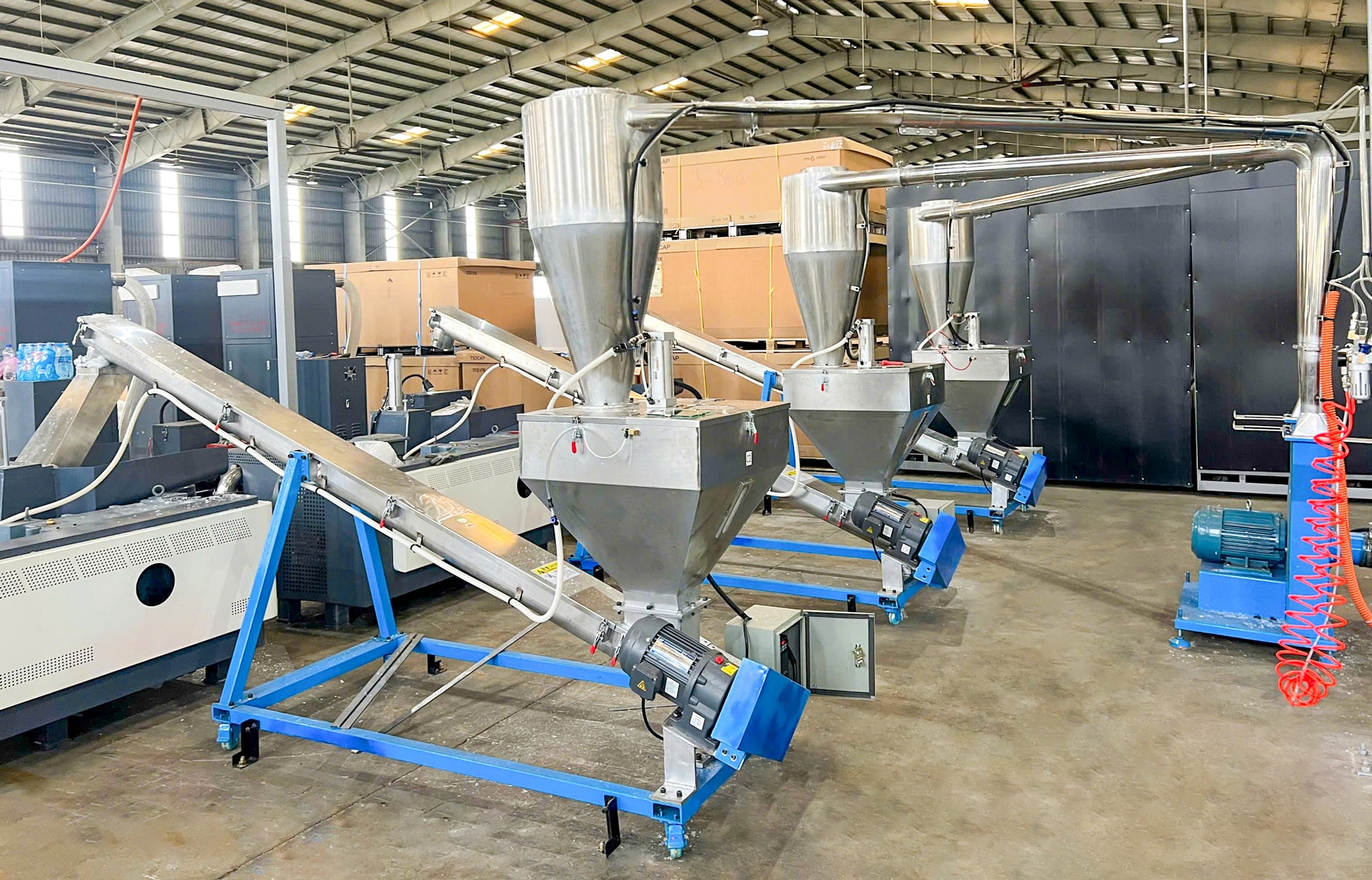 Dây chuyền sản xuất hạt nhựa tái sinh trị giá hơn 3 tỷ đồng 1
