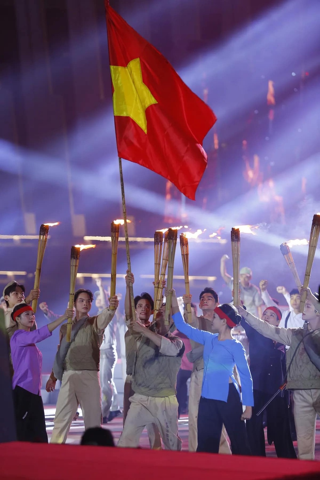 Đại tướng Phan Văn Giang trao Huy hiệu cho già làng 80 tuổi gây xúc động - 1 Đại tướng Phan Văn Giang trao Huy hiệu cho già làng 80 tuổi gây xúc động - 1