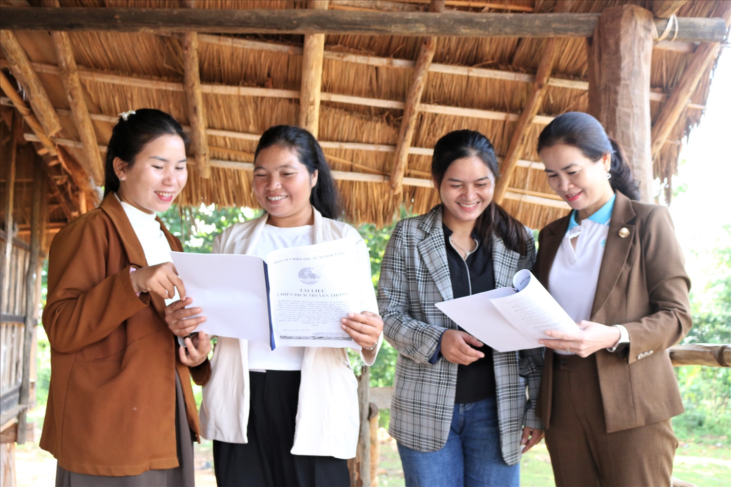 Các Tổ truyền thông cộng đồng ở các thôn, làng đã đi vào hoạt động nề nếp và hiệu quả Các Tổ truyền thông cộng đồng ở các thôn, làng đã đi vào hoạt động nề nếp và hiệu quả
