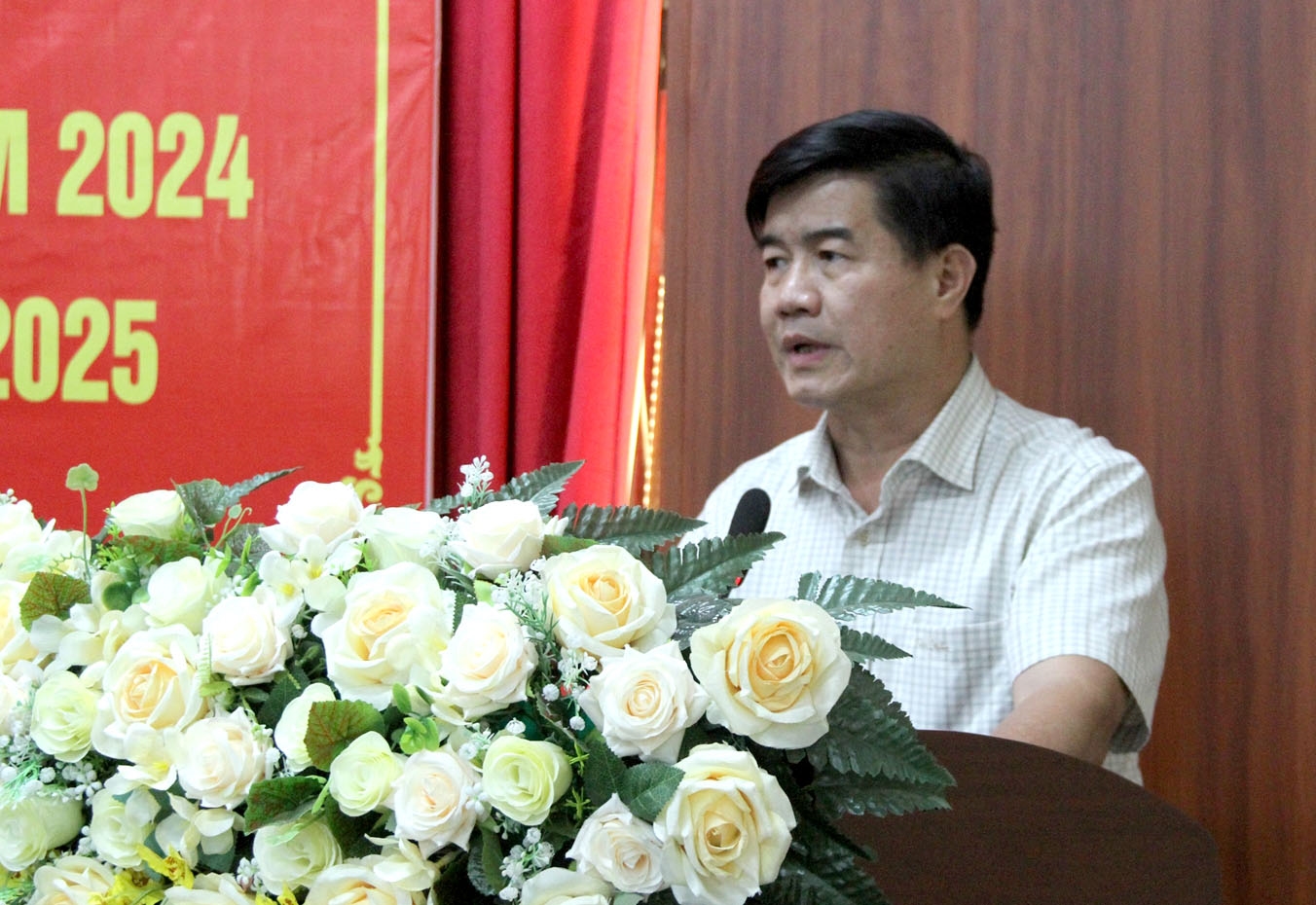 Phó Chủ tịch UBND tỉnh Đắk Lắk Nguyễn Thiên Văn phát biểu tại Hội nghị Phó Chủ tịch UBND tỉnh Đắk Lắk Nguyễn Thiên Văn phát biểu tại Hội nghị
