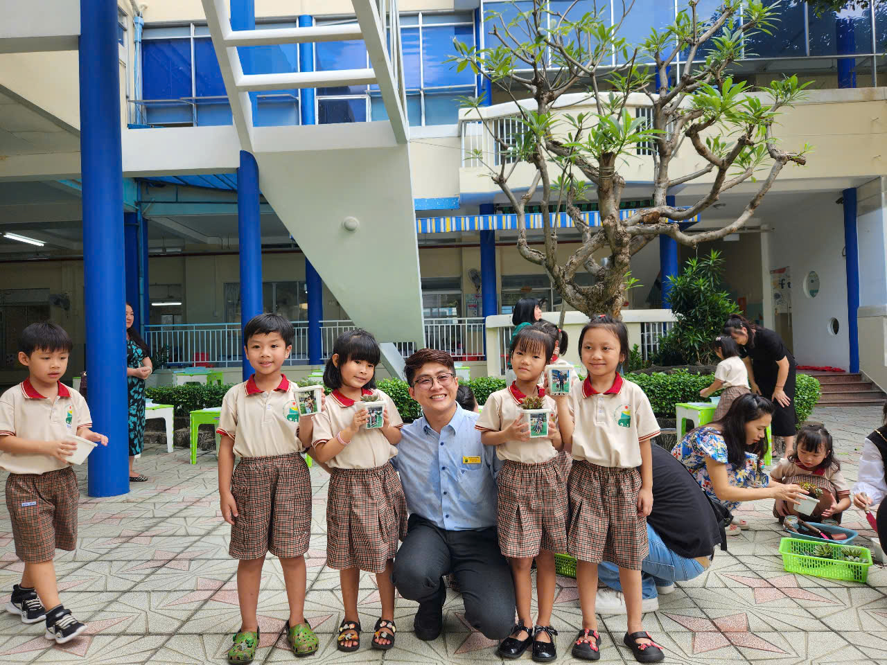 Điều mong mỏi của phụ huynh khi con đến trường- Ảnh 1. Điều mong mỏi của phụ huynh khi con đến trường- Ảnh 1.