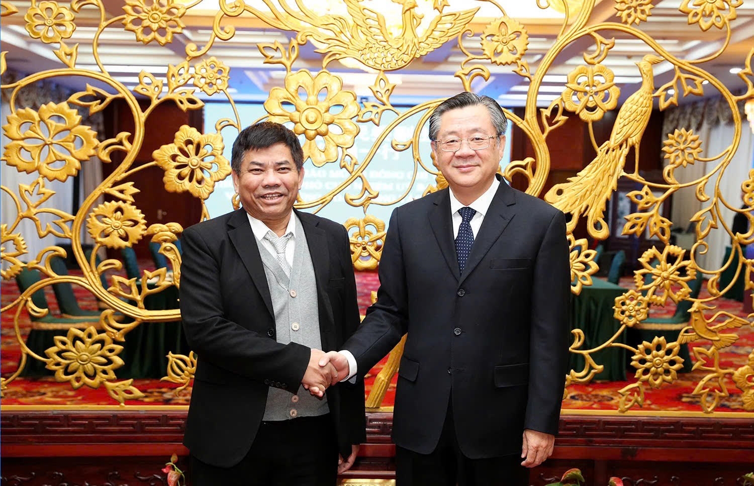 Phó Chủ nhiệm UBDT Nhà nước Trung Quốc Quách Vệ Bình vui mừng chào đón Thứ trưởng, Phó Chủ nhiệm UBDT Việt Nam Y Thông tại Trụ sở UBDT Nhà nước Trung Quốc Phó Chủ nhiệm UBDT Nhà nước Trung Quốc Quách Vệ Bình vui mừng chào đón Thứ trưởng, Phó Chủ nhiệm UBDT Việt Nam Y Thông tại Trụ sở UBDT Nhà nước Trung Quốc