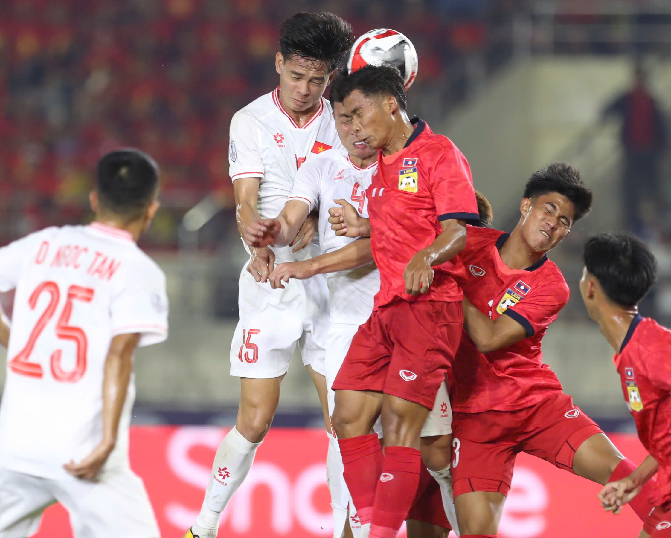 Bảng xếp hạng AFF Cup 2024 mới nhất: Đội tuyển Indonesia lên ngôi đầu, Việt Nam tốp 2- Ảnh 1. Bảng xếp hạng AFF Cup 2024 mới nhất: Đội tuyển Indonesia lên ngôi đầu, Việt Nam tốp 2- Ảnh 1.