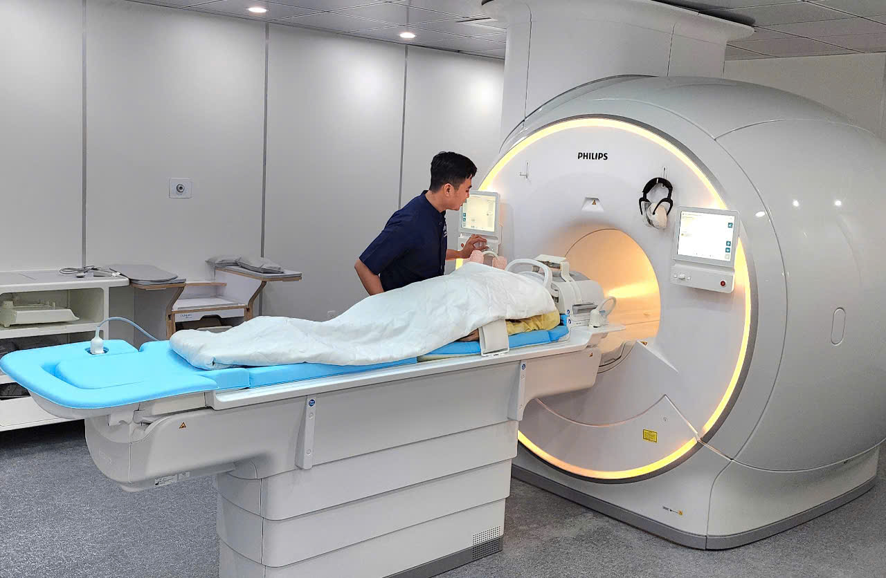 Đưa vào hoạt động hệ thống MRI 3.0 Tesla - công nghệ AI tại Bạc Liêu- Ảnh 1. Đưa vào hoạt động hệ thống MRI 3.0 Tesla - công nghệ AI tại Bạc Liêu- Ảnh 1.