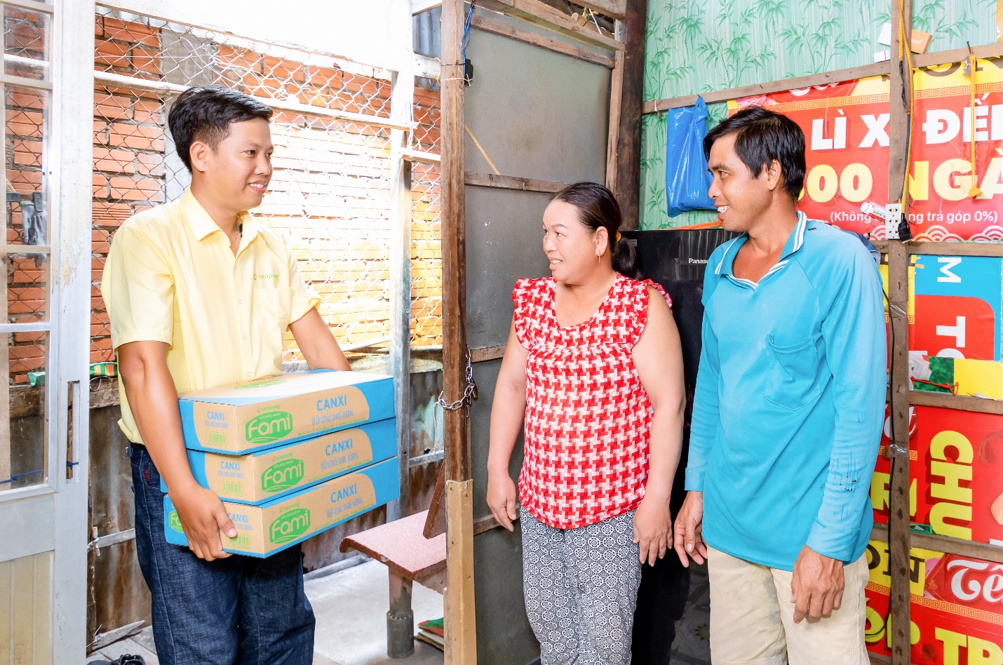 FAMI viết tiếp hành trình san sẻ yêu thương cùng chuyến xe nhân ái- Ảnh 1. FAMI viết tiếp hành trình san sẻ yêu thương cùng chuyến xe nhân ái- Ảnh 1.