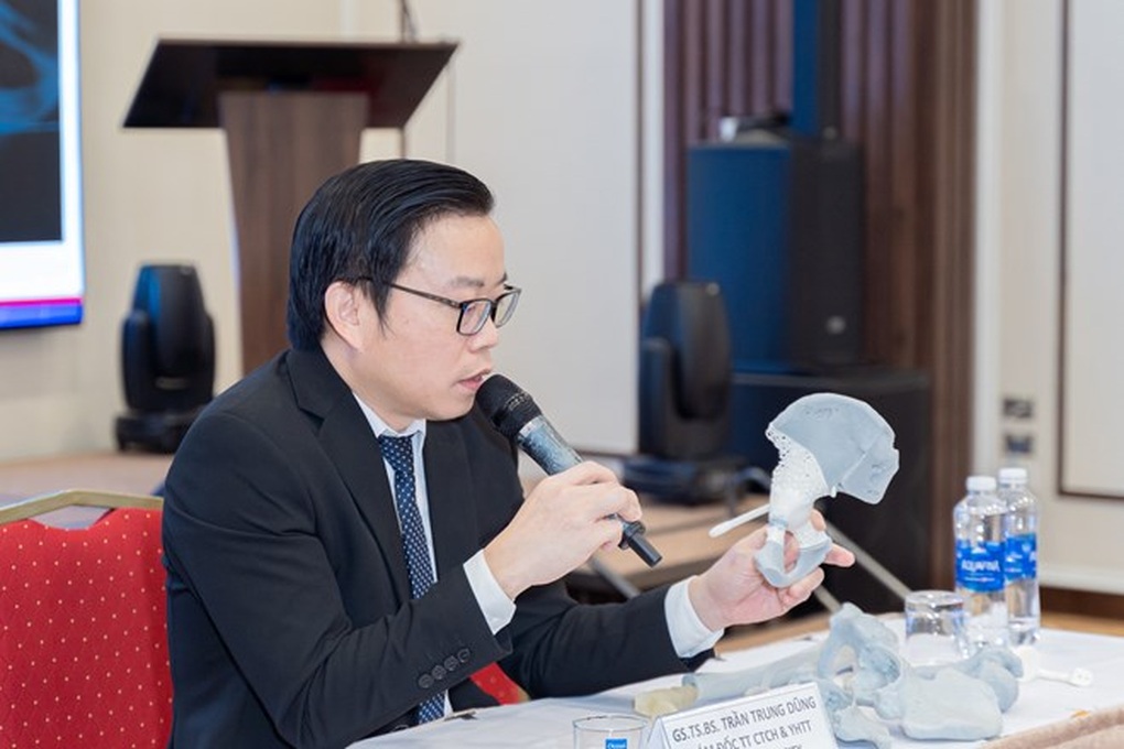 GS.TS.BS Trần Trung Dũng: Tiên phong đưa công nghệ 3D vào phẫu thuật ung thư xương - 1 GS.TS.BS Trần Trung Dũng: Tiên phong đưa công nghệ 3D vào phẫu thuật ung thư xương - 1
