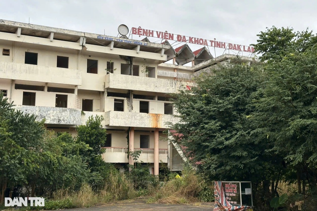 Gần 6 năm bỏ hoang, đất vàng bệnh viện cũ được bán đấu giá 566 tỷ đồng - 1 Gần 6 năm bỏ hoang, đất vàng bệnh viện cũ được bán đấu giá 566 tỷ đồng - 1