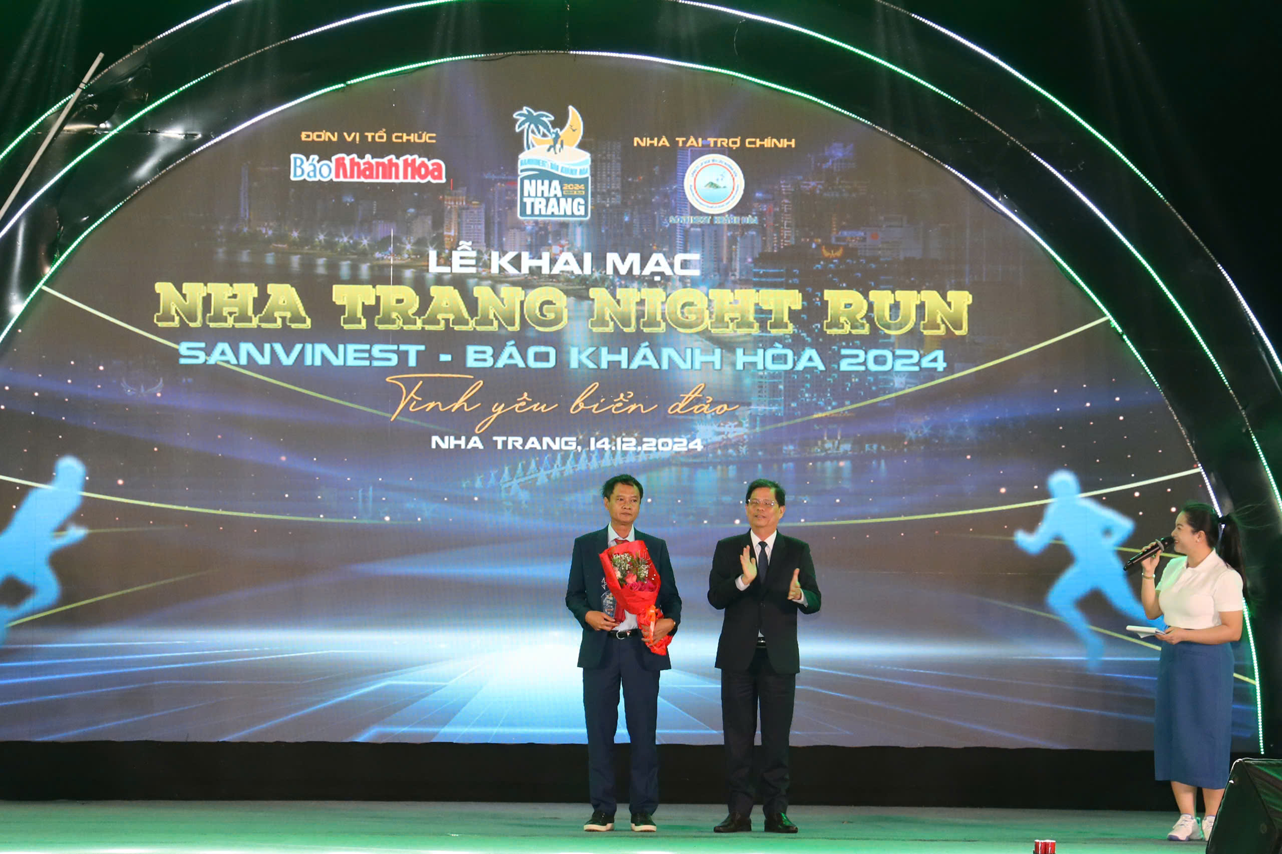 Nha Trang: Giải chạy đêm 'lan tỏa tình yêu biển đảo'- Ảnh 1. Nha Trang: Giải chạy đêm 'lan tỏa tình yêu biển đảo'- Ảnh 1.