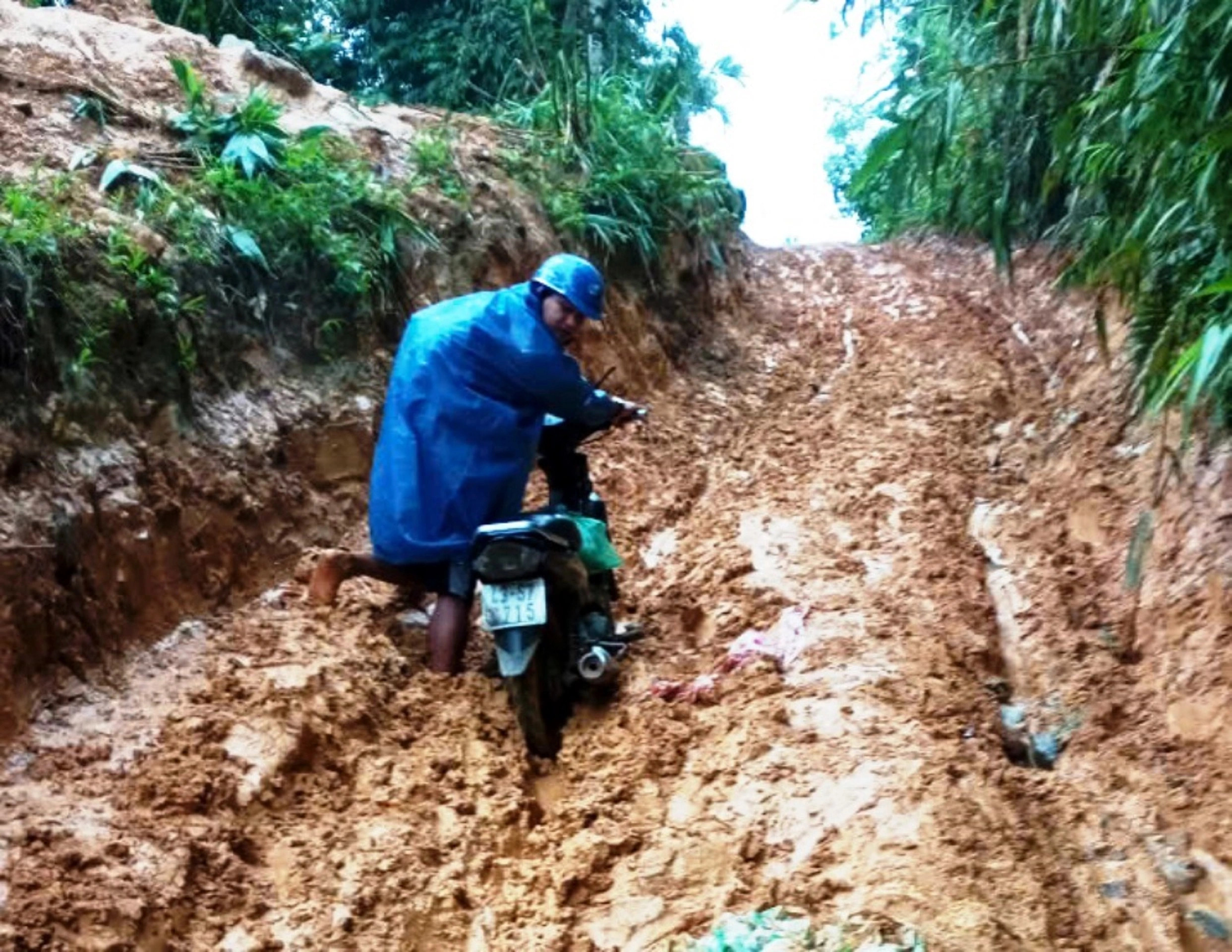 Gian nan hành trình 'gieo chữ trên mây'- Ảnh 1. Gian nan hành trình 'gieo chữ trên mây'- Ảnh 1.