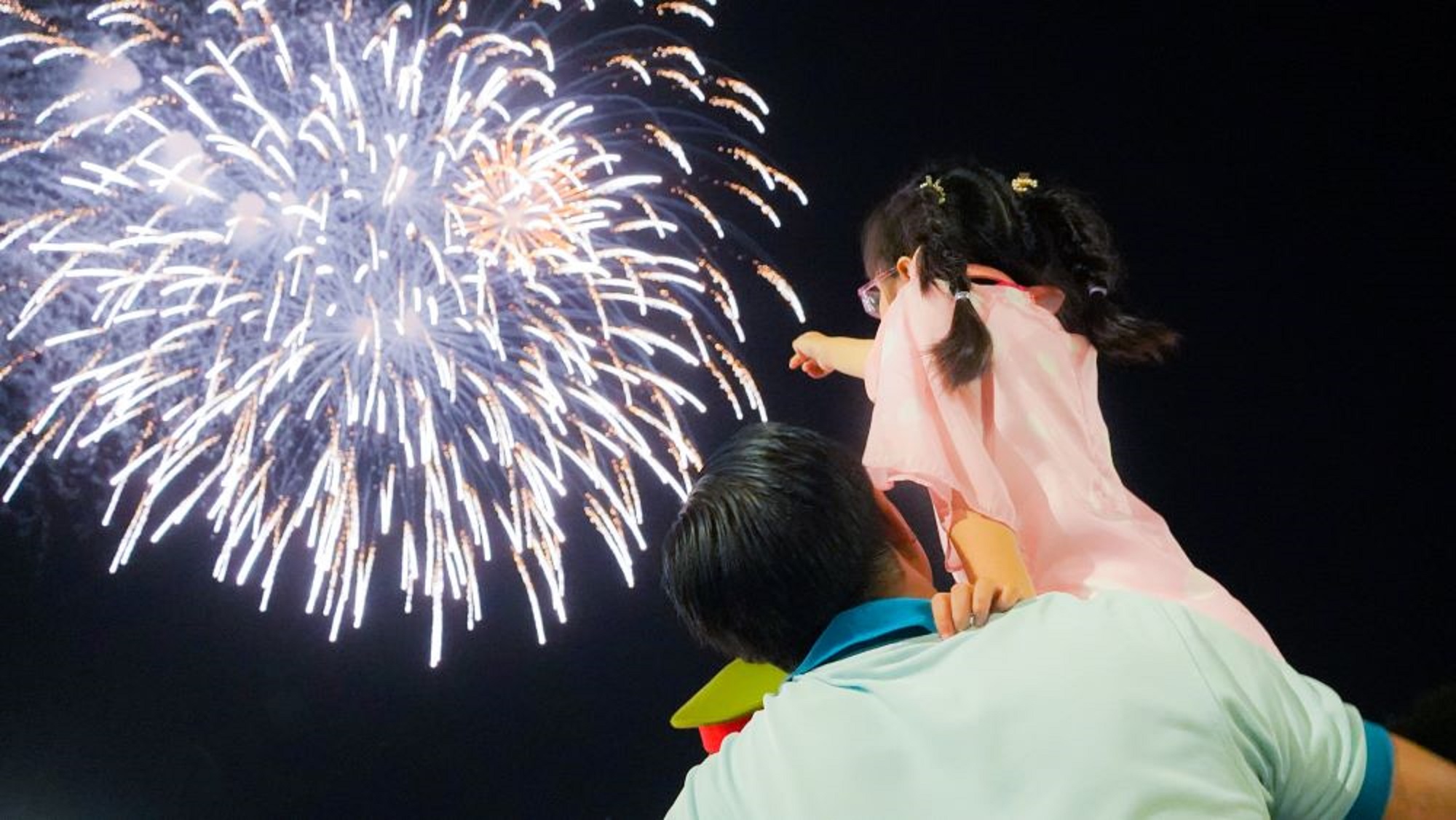 Giao thừa Tết Ất Tỵ, Cần Thơ bắn pháo hoa tại 4 điểm- Ảnh 1. Giao thừa Tết Ất Tỵ, Cần Thơ bắn pháo hoa tại 4 điểm- Ảnh 1.