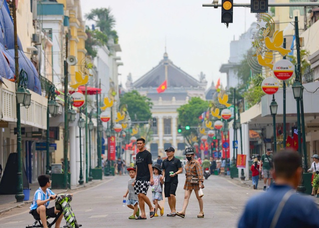 Hà Nội đón 2,18 triệu lượt khách du lịch trong tháng 11 - Ảnh 1. Hà Nội đón 2,18 triệu lượt khách du lịch trong tháng 11 - Ảnh 1.