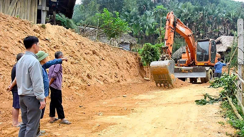 Người có uy tín, đã vận động nhân dân nhanh chóng giải phóng mặt bằng Dự án nâng cấp tuyến đường từ thôn Cây Thông đi thôn Cây Quéo, thôn Thắng Bình, xã Hùng Đức, huyện Hàm Yên. Người có uy tín, đã vận động nhân dân nhanh chóng giải phóng mặt bằng Dự án nâng cấp tuyến đường từ thôn Cây Thông đi thôn Cây Quéo, thôn Thắng Bình, xã Hùng Đức, huyện Hàm Yên.