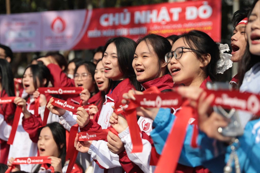 Hàng nghìn sinh viên Hà Nội hiến máu cứu người bệnh - 1 Hàng nghìn sinh viên Hà Nội hiến máu cứu người bệnh - 1