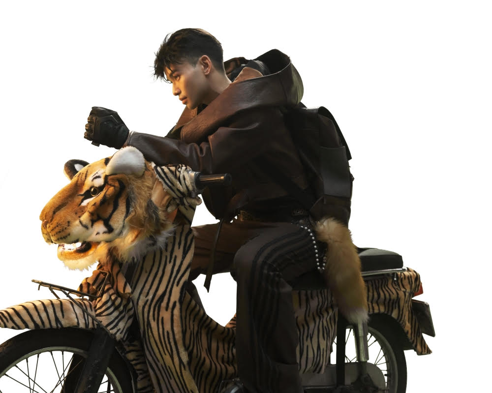Hình ảnh táo bạo của cháu trai nhạc sĩ Trịnh Công Sơn- Ảnh 2. Hình ảnh táo bạo của cháu trai nhạc sĩ Trịnh Công Sơn- Ảnh 2.