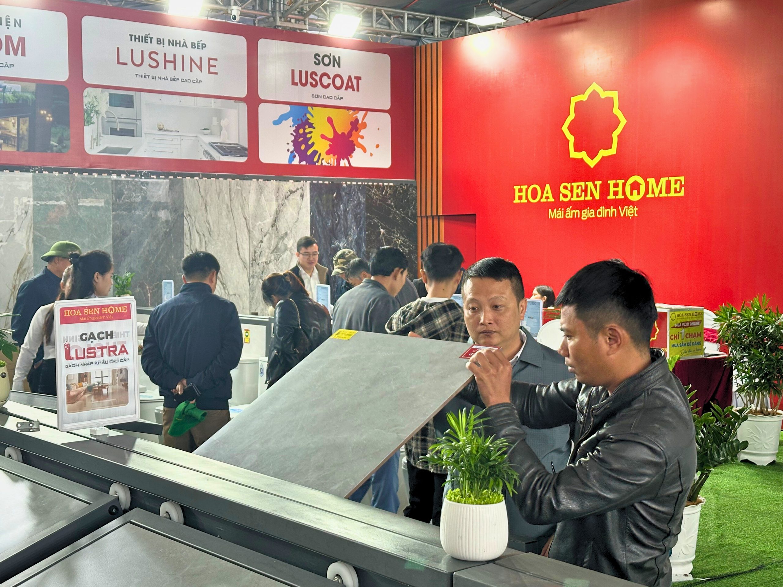 - Vietnam.vn Hệ thống Siêu thị Hoa Sen Home với nhiều sản phẩm đa dạng đã trở thành lựa chọn tin cậy của nhiều khách hàng khi mua sắm vật liệu xây dựng và nội thất cho gia đình