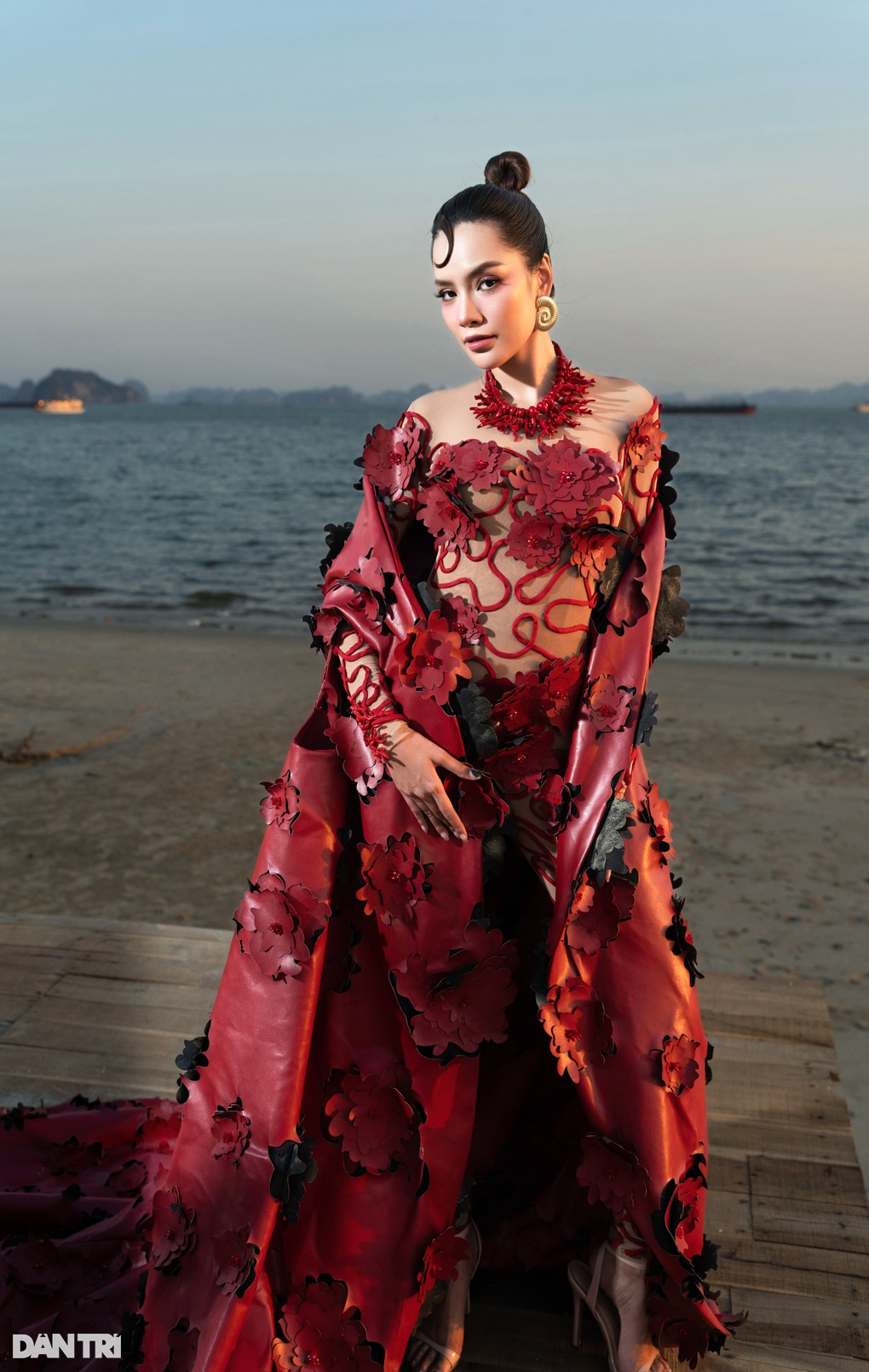 Hoa hậu Lê Hoàng Phương và 100 mẫu nhí tham gia show thời trang tại Hạ Long - 1 Hoa hậu Lê Hoàng Phương và 100 mẫu nhí tham gia show thời trang tại Hạ Long - 1