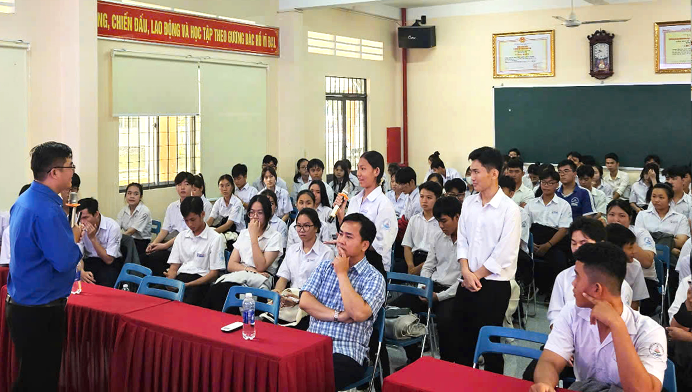 Học sinh đồng bằng sông Cửu Long hào hứng với "Hành trình kiến tạo tương lai"- Ảnh 1. Học sinh đồng bằng sông Cửu Long hào hứng với "Hành trình kiến tạo tương lai"- Ảnh 1.