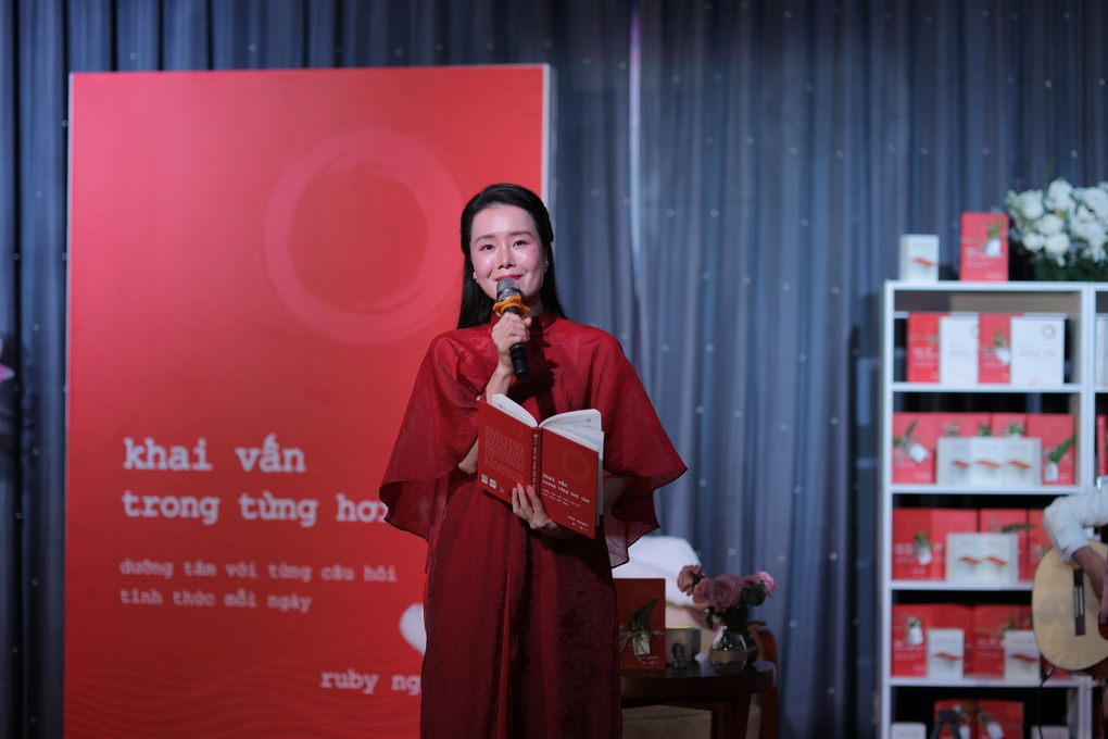 Khai vấn trong từng hơi thở: Hành trình kỳ thú vào thế giới nội tâm - 1 Khai vấn trong từng hơi thở: Hành trình kỳ thú vào thế giới nội tâm - 1