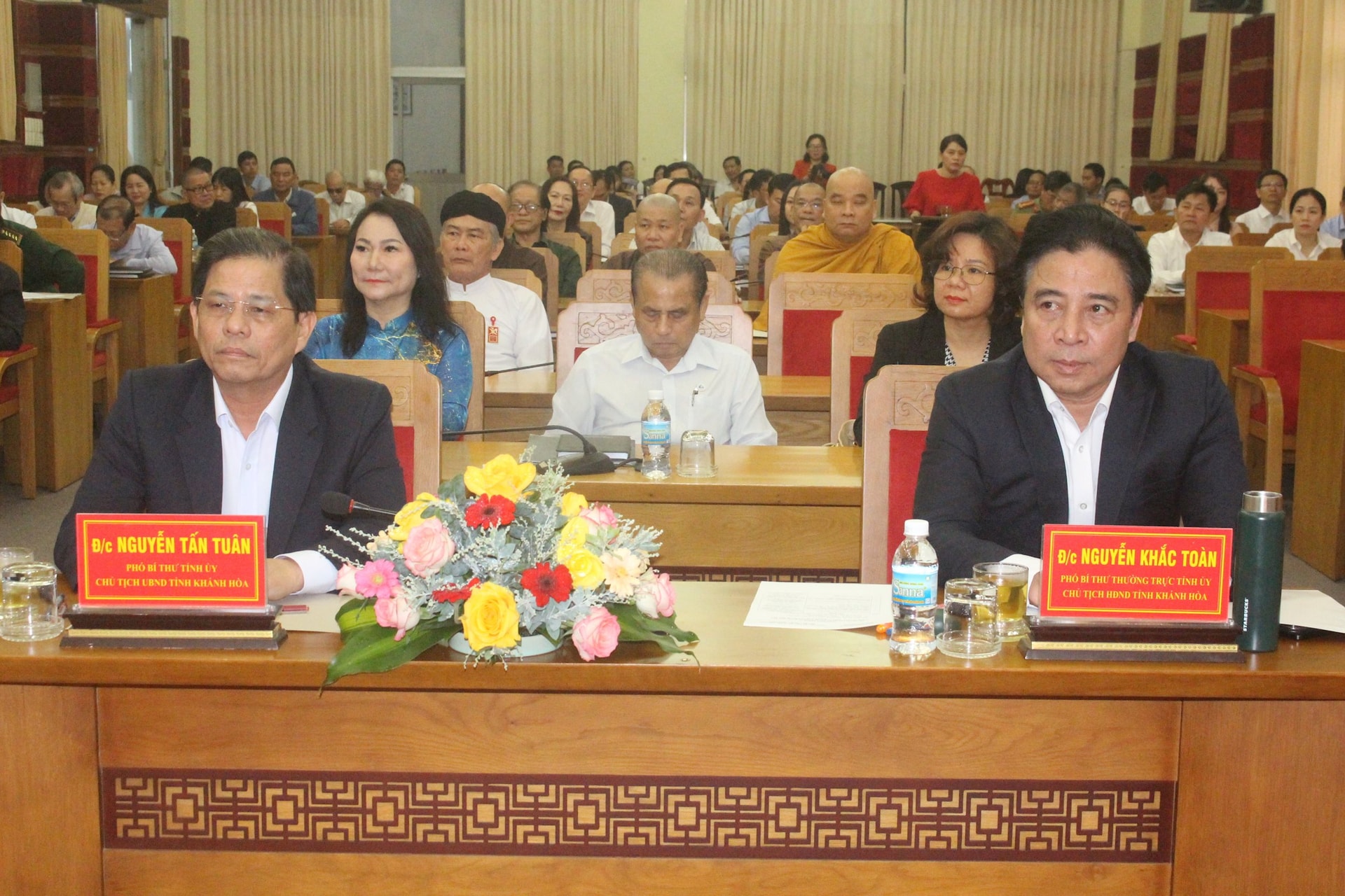 Các đại biểu dự hội nghị.
