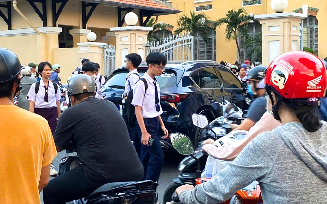 Khi nhà trường gửi nội quy nhắc phụ huynh chuyện đưa đón học sinh - Ảnh 1. 'Độc lạ Bình Dương': Khi nhà trường gởi nội quy nhắc phụ huynh đưa đón học sinh - Ảnh 1.