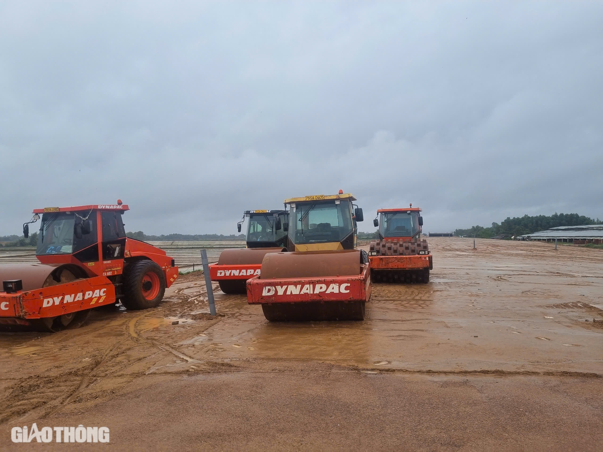 Không để mưa lớn ảnh hưởng tiến độ cao tốc Hoài Nhơn - Quy Nhơn- Ảnh 1. Không để mưa lớn ảnh hưởng tiến độ cao tốc Hoài Nhơn - Quy Nhơn- Ảnh 1.