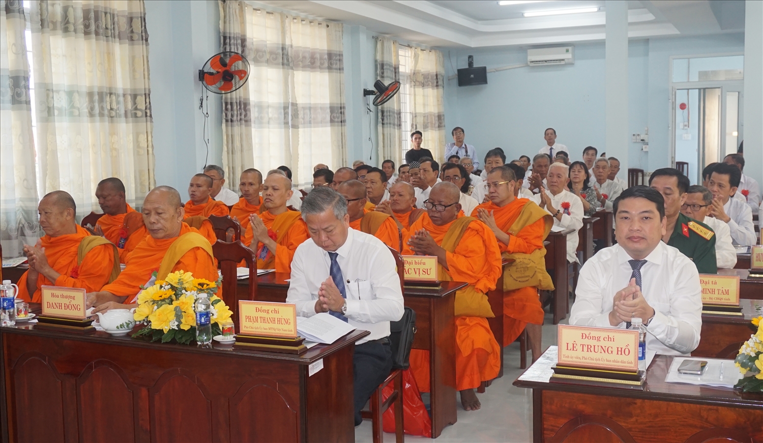Các đại biểu Hội nghị biểu dương, tôn vinh điển hình tiên tiến là Người có uy tín trong đồng bào DTTS tỉnh Kiên Giang năm 2024 Các đại biểu Hội nghị biểu dương, tôn vinh điển hình tiên tiến là Người có uy tín trong đồng bào DTTS tỉnh Kiên Giang năm 2024