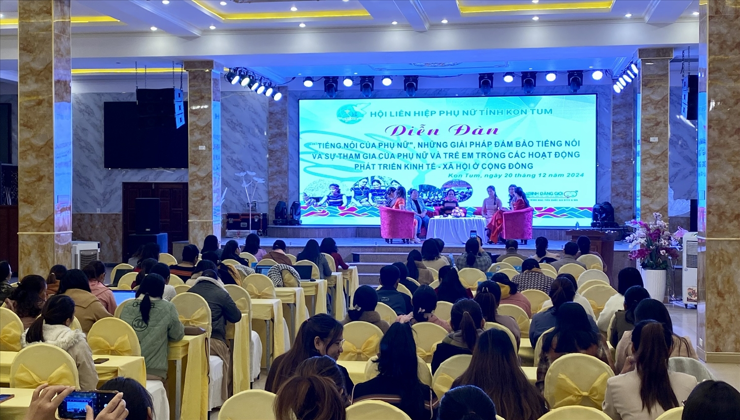 Toàn cảnh Diễn đàn Toàn cảnh Diễn đàn
