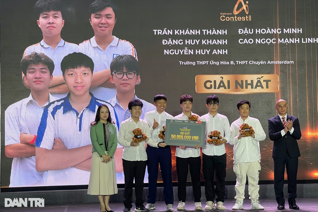 Kỷ niệm về bà, nam sinh đoạt giải nhất cuộc thi về trí tuệ nhân tạo - 1 Kỷ niệm về bà, nam sinh đoạt giải nhất cuộc thi về trí tuệ nhân tạo - 1