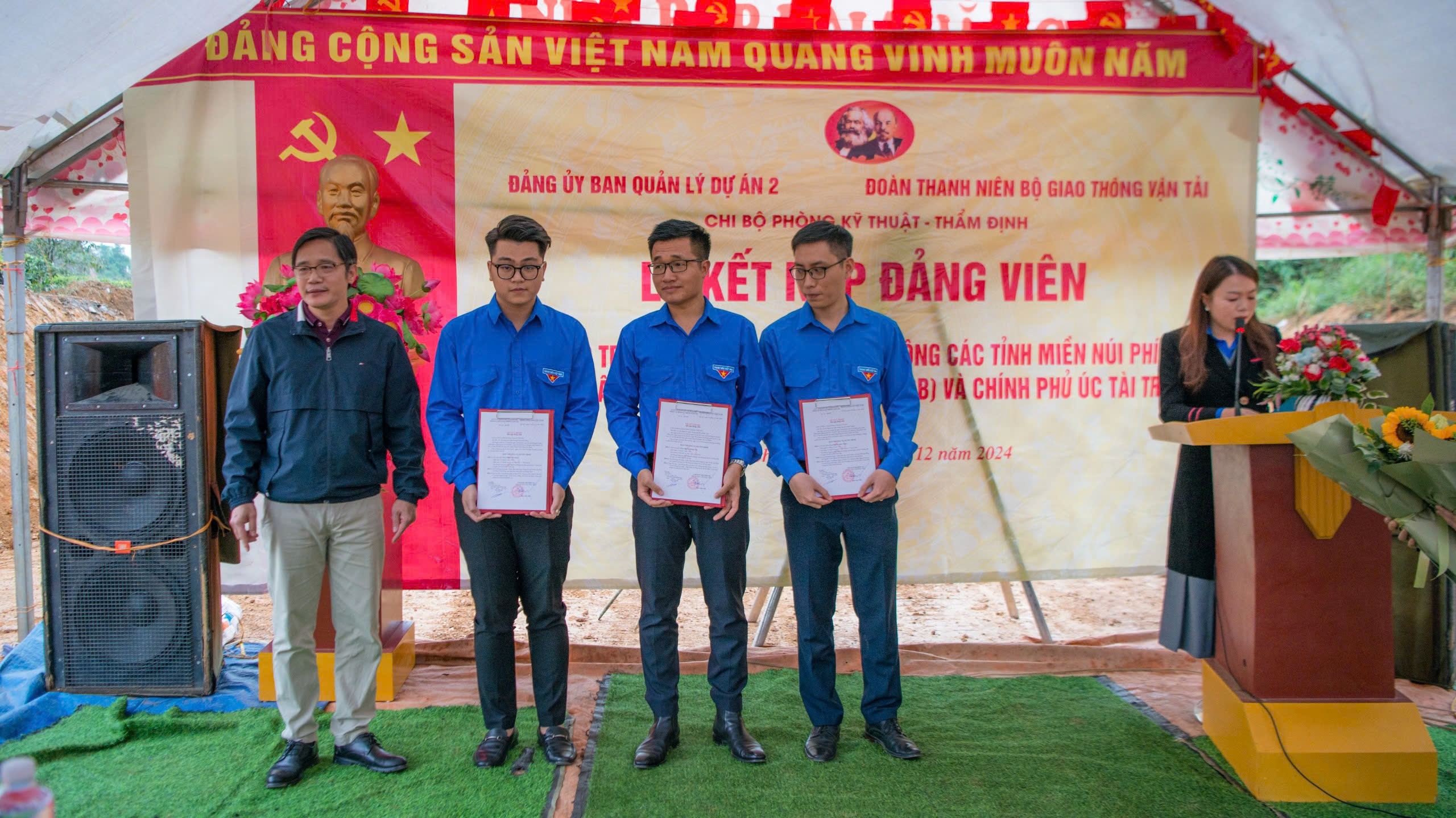 Lần đầu Đoàn Bộ GTVT có đoàn viên được kết nạp Đảng tại công trường- Ảnh 1. Lần đầu Đoàn Bộ GTVT có đoàn viên được kết nạp Đảng tại công trường- Ảnh 1.
