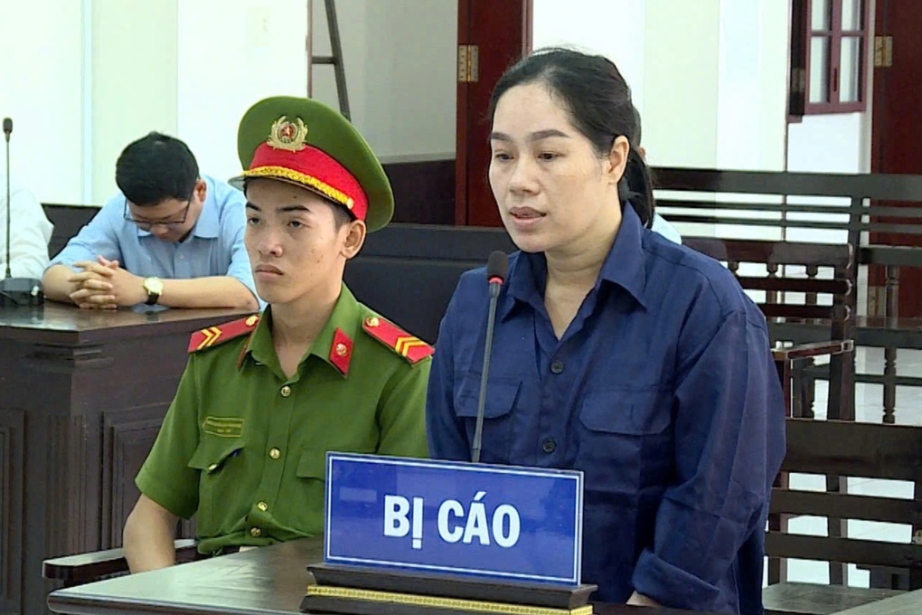 Lãnh 8 năm tù vì đi lừa vòng quanh - 1 Lãnh 8 năm tù vì đi lừa vòng quanh - 1