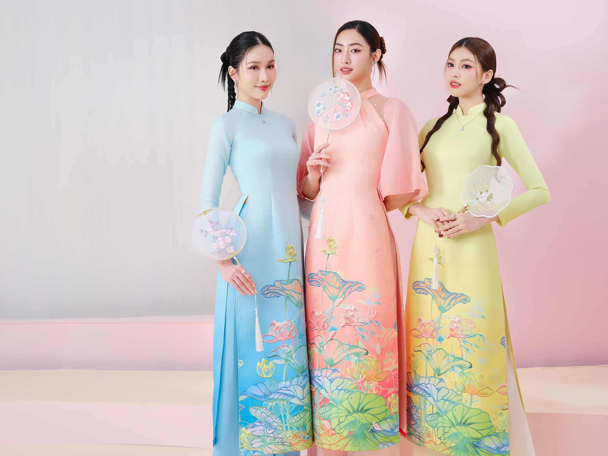 Lương Thùy Linh, Phương Anh đọ sắc với áo dài xuân- Ảnh 1. Lương Thùy Linh, Phương Anh đọ sắc với áo dài xuân- Ảnh 1.