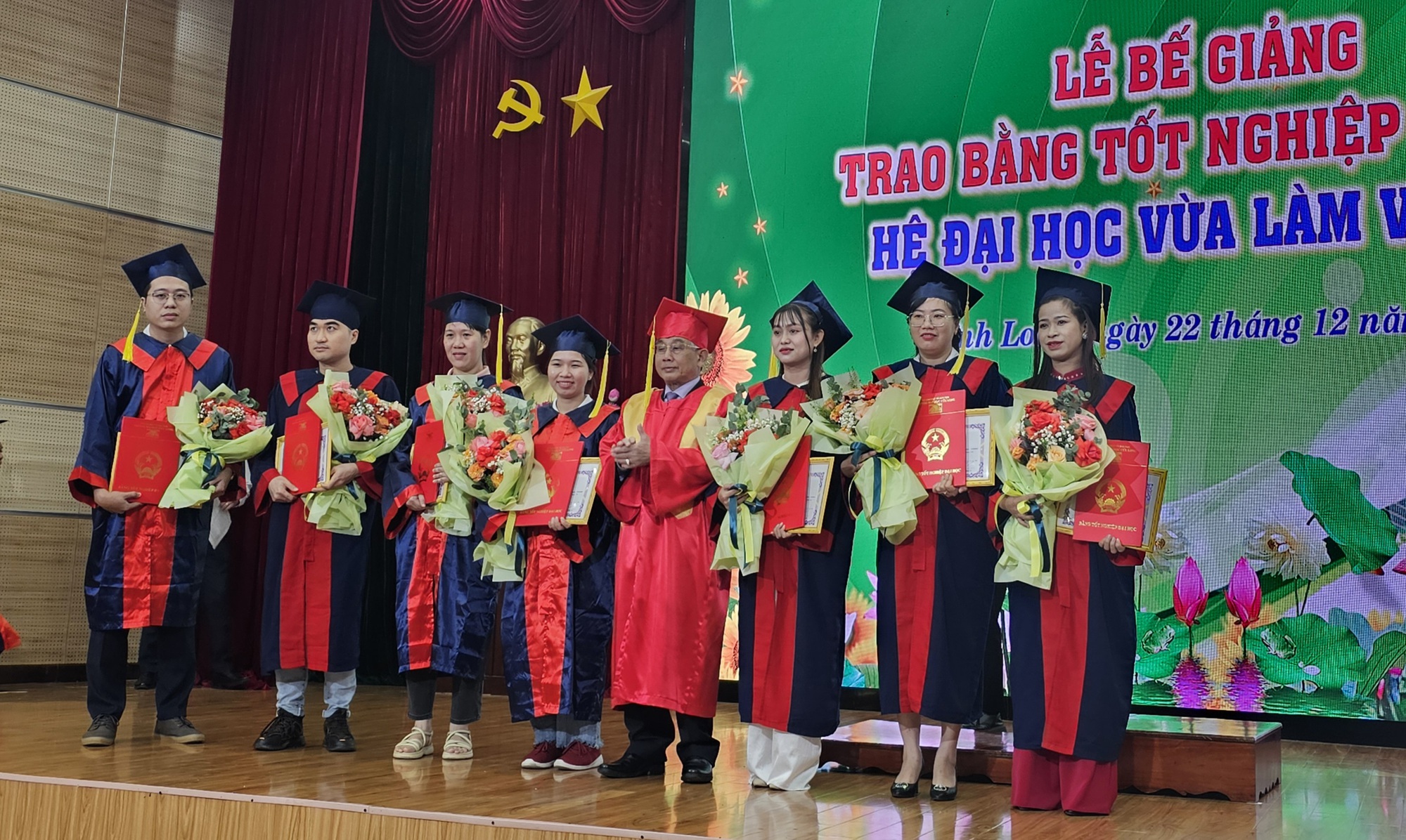 Miền Tây có thêm gần 500 cử nhân ngành y tế- Ảnh 1. Miền Tây có thêm gần 500 cử nhân ngành y tế- Ảnh 1.