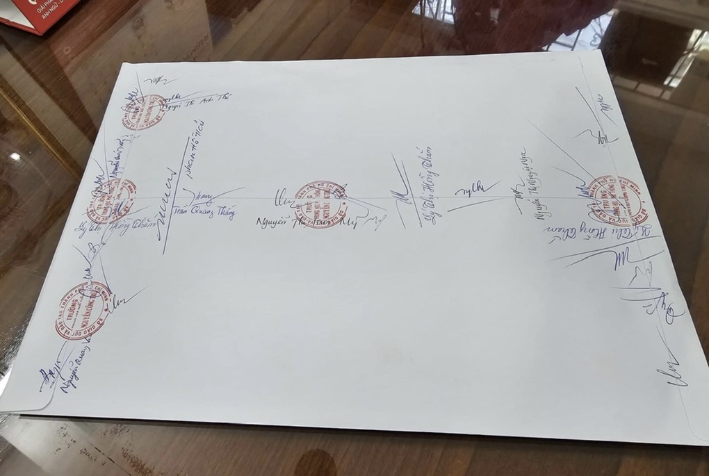 Một lời phê của giáo viên, 2 học sinh phải thay học bạ mới - 1 Một lời phê của giáo viên, 2 học sinh phải thay học bạ mới - 1