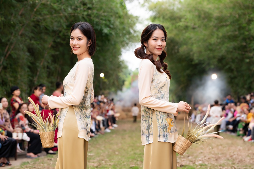 NTK Thuận Việt mời Việt Trinh, Nam Em giới thiệu nét đẹp văn hóa miền sông nước- Ảnh 1. NTK Thuận Việt mời Việt Trinh, Nam Em giới thiệu nét đẹp văn hóa miền sông nước- Ảnh 1.